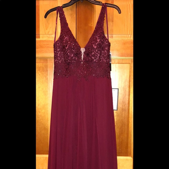 Betsy & Adam Macy’s burgundy prom dress (4P) - Picture 4 of 6